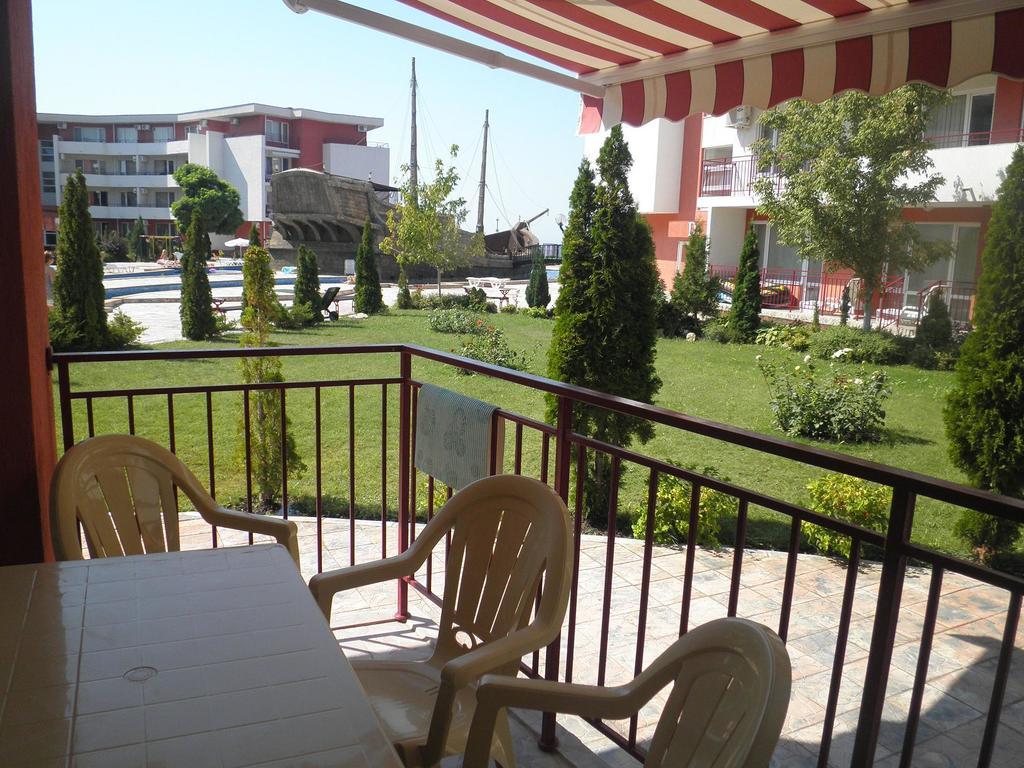 Private Apartments In Privilige Fort Beach Elenite Exterior photo