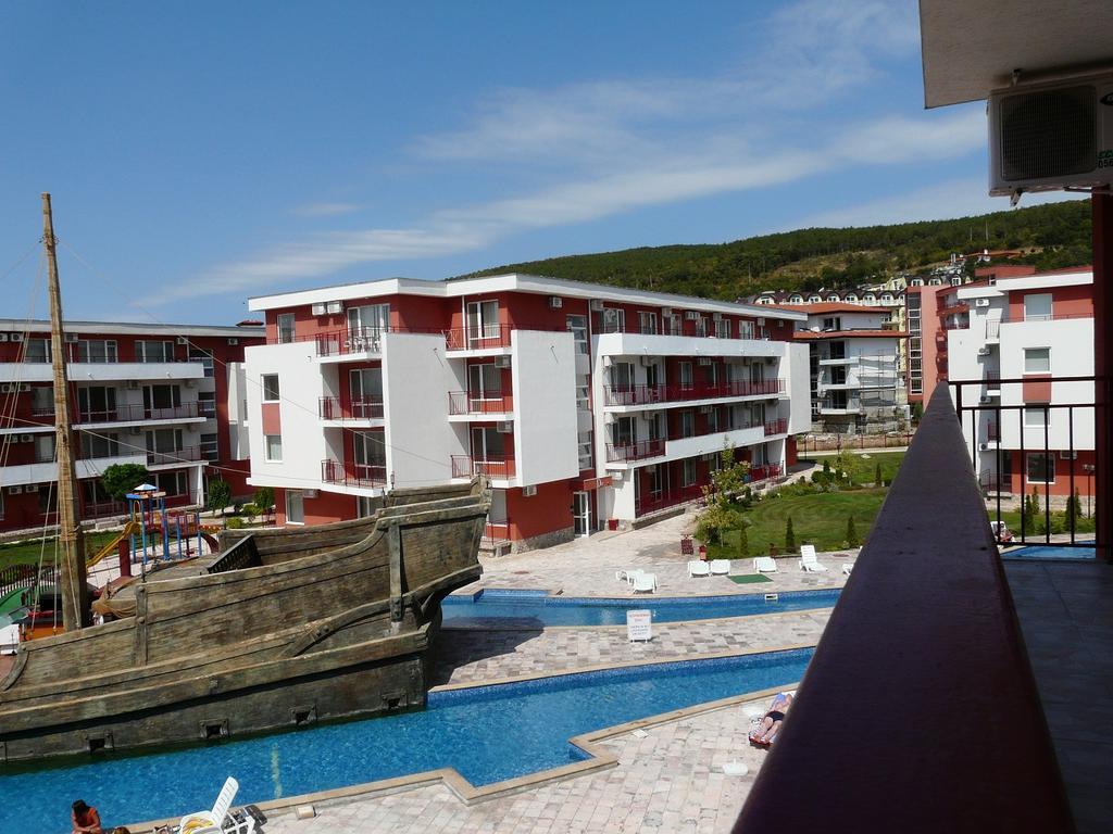 Private Apartments In Privilige Fort Beach Elenite Exterior photo